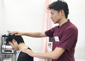 首の施術
